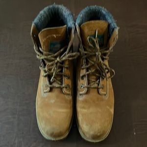 Gorgeous Wolverine oil resisting insulated boots!